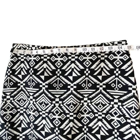H&M Black and White Aztec/Tribal Print Lined Mini Skirt Women’s Size 6 - Picture 6 of 9